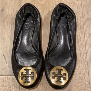 Tory Burch flat with gold emblem